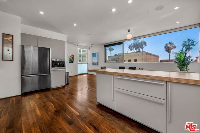 17 North Venice Boulevard photo 12