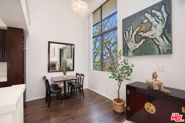 8114 Manitoba Street, Playa del Rey CA: https://media.crmls.org/mediaz/19106a51-ffd5-4647-82dd-bac194aad611.jpg