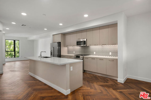 1250 N Fairfax Avenue, West Hollywood CA: https://media.crmls.org/mediaz/1910d283-6b57-410e-8f40-f409a29122dc.jpg