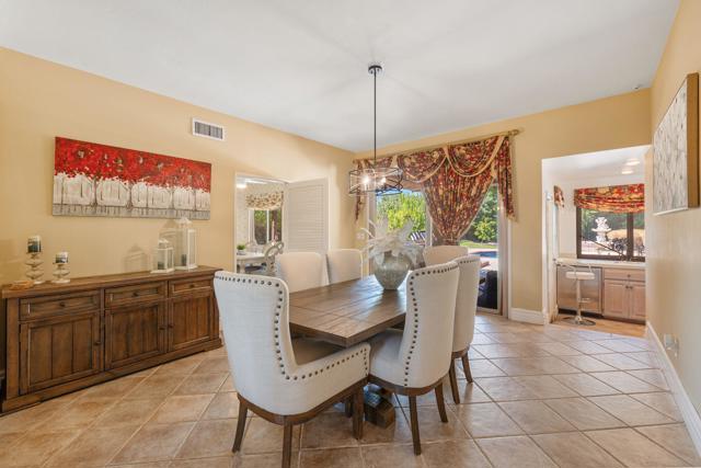 72056 Palm Haven Drive, Rancho Mirage CA: https://media.crmls.org/mediaz/19111033-320f-4ffe-8e49-fceb8bddaa43.jpg