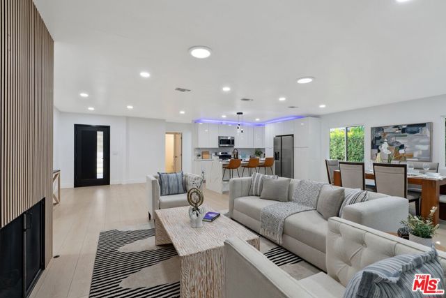 5413 Halbrent Avenue, Sherman Oaks CA: https://media.crmls.org/mediaz/19113bb6-a862-4846-a8fd-df112d3d6d0d.jpg