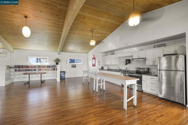 55 Pacifica Ave, Bay Point CA: https://media.crmls.org/mediaz/19117062-c0e3-41b2-875f-93e8054f9156.jpg