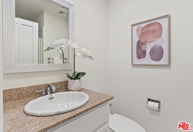 2596 Wallingford Drive, Beverly Hills CA: https://media.crmls.org/mediaz/191223ca-1477-4432-980c-177cd39678ee.jpg