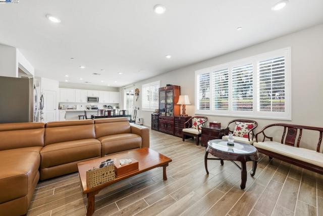 4158 Markovich Ct, Richmond CA: https://media.crmls.org/mediaz/19127a9c-a82d-4b8f-a9e5-09850dca5681.jpg