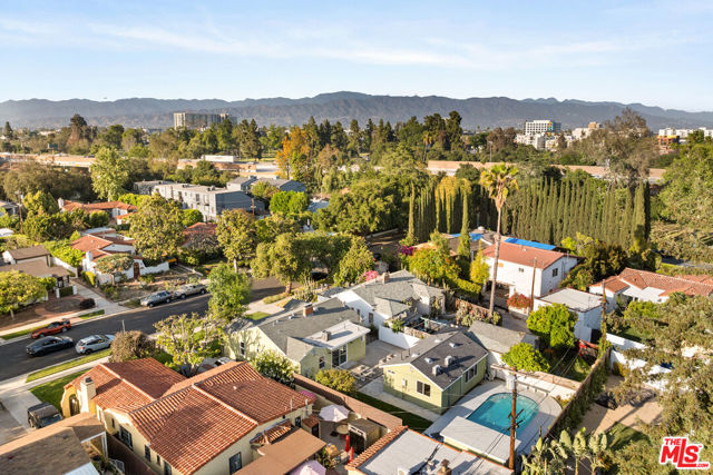11536 Otsego Street, Valley Village CA: https://media.crmls.org/mediaz/19129c19-61f1-4e96-ac88-eea0d867a474.jpg