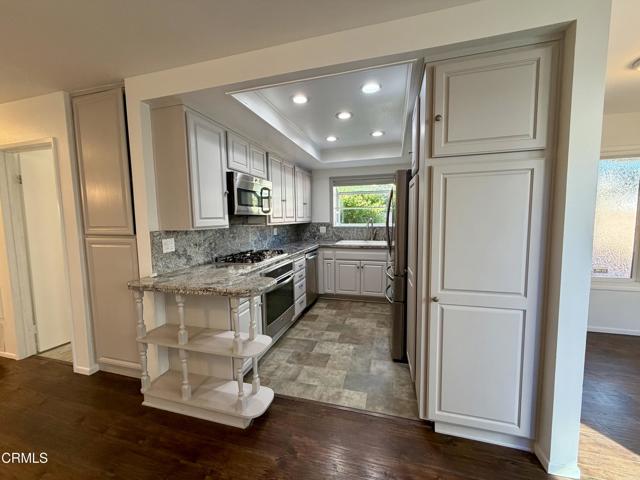 Detail Gallery Image 6 of 16 For 997 Mobil Ave, Camarillo,  CA 93010 - 2 Beds | 2 Baths