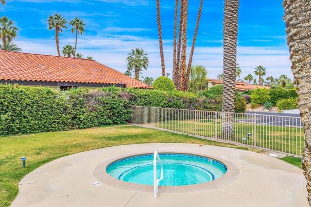 45 Lincoln Place, Rancho Mirage CA: https://media.crmls.org/mediaz/1912c387-0e55-4d58-b211-b537196c5fc9.jpg