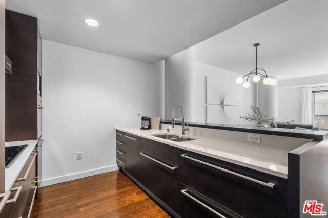 6250 Hollywood Boulevard, Los Angeles CA: https://media.crmls.org/mediaz/1912d5cf-f79c-4fa1-849a-25bbdaea046d.jpg