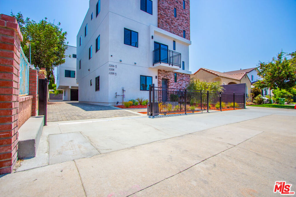 2206 Hauser Boulevard