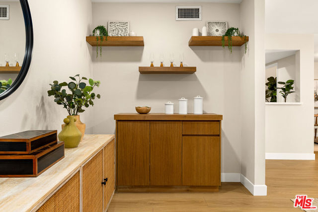 4542 Willis Avenue, Sherman Oaks CA: https://media.crmls.org/mediaz/1913acf7-bba9-4f1e-b6d5-e7fda67014ed.jpg