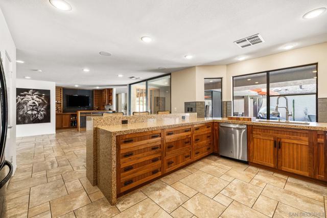 142 Yale Dr, Rancho Mirage CA: https://media.crmls.org/mediaz/1913d598-77d6-40af-9895-44cd3aed85d0.jpg