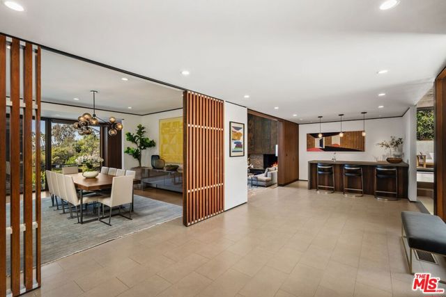1005 Elden Way, Beverly Hills CA: https://media.crmls.org/mediaz/1914051d-59f4-4e9c-a6e2-f9a003484308.jpg