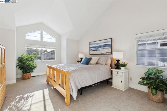 2211 Oakland Ave, Pleasanton CA: https://media.crmls.org/mediaz/19142576-c19d-4af2-911f-9641aeaf71a3.jpg