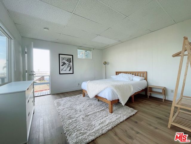 9432 Sierra Mar Place, Los Angeles CA: https://media.crmls.org/mediaz/19145ae9-070a-4458-90c1-e256175c6d07.jpg