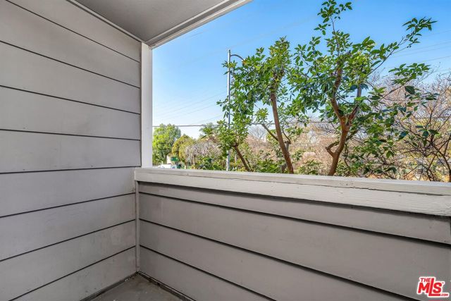 13340 Burbank Boulevard, Sherman Oaks CA: https://media.crmls.org/mediaz/19147085-632e-44b6-b74f-21792d5a1762.jpg