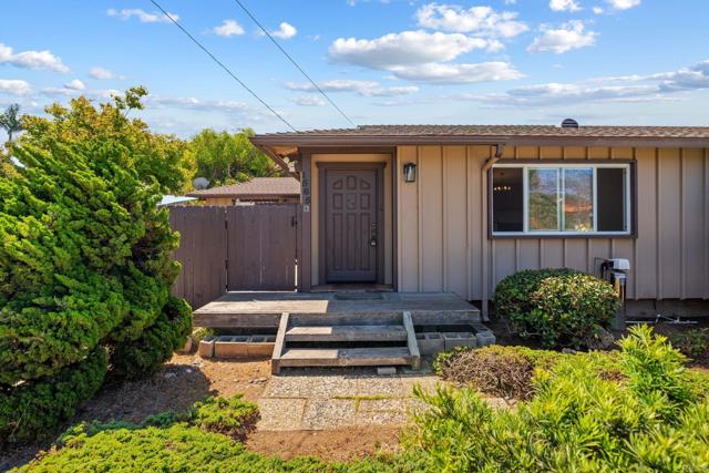 1565 Chestnut Avenue, Carlsbad CA: https://media.crmls.org/mediaz/191498e1-a13e-48c0-8389-eaefc3cb0558.jpg