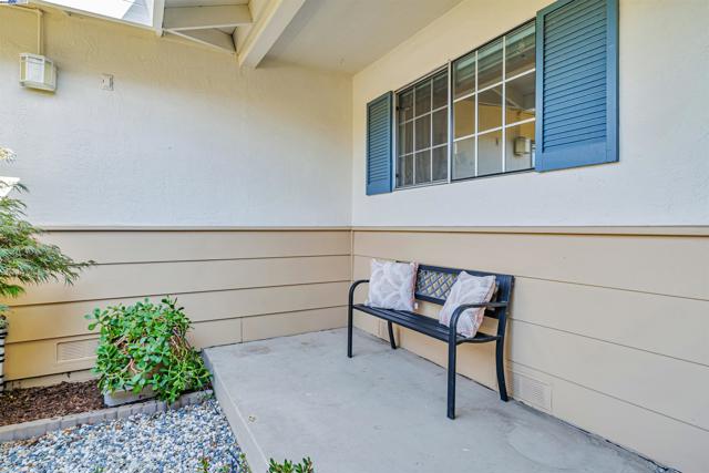 9694 Ashby way, San Ramon CA: https://media.crmls.org/mediaz/1914cf40-9f2b-41d8-8ae7-edf669769197.jpg