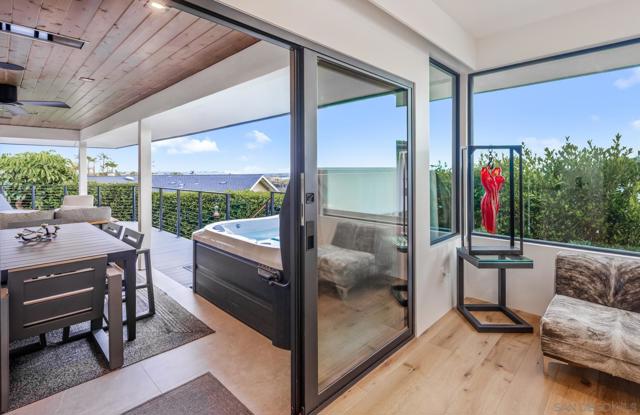 5560 Moonlight Lane, La Jolla CA: https://media.crmls.org/mediaz/1914efe1-2638-4efa-b1bd-a271088c3aa7.jpg
