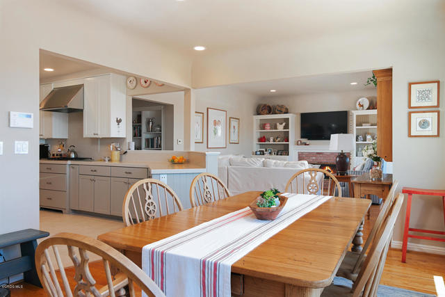 2167 Palomar Avenue, Ventura CA: https://media.crmls.org/mediaz/19157b06-8967-448b-bf69-06908780fe6a.jpg