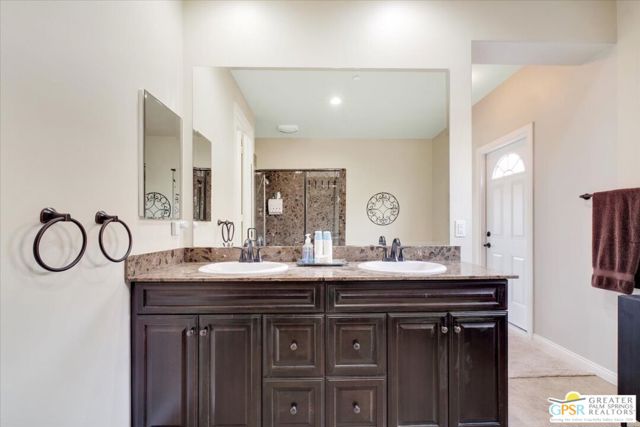 74121 Kingston Court, Palm Desert CA: https://media.crmls.org/mediaz/19159838-1526-4c07-9268-26acb598e262.jpg