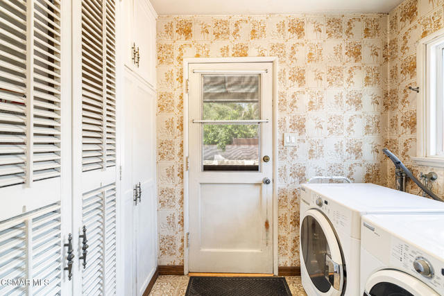16431 Gilmore Street, Van Nuys CA: https://media.crmls.org/mediaz/19165774-10b6-4056-99cb-67361dd91434.jpg