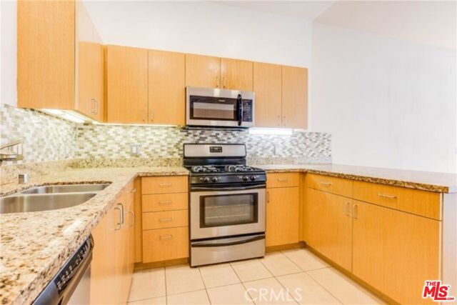 917 S New Hampshire Avenue, Los Angeles CA: https://media.crmls.org/mediaz/1916c8db-9a46-4ad6-933a-50d1a8149d06.jpg