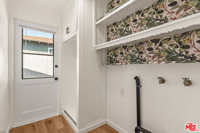 8734 Airlane Avenue, Los Angeles CA: https://media.crmls.org/mediaz/1916c9c5-2997-4c78-8527-854a018a3d46.jpg