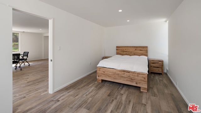 10555 Art Street, Sunland CA: https://media.crmls.org/mediaz/191758f0-b9d2-410d-9049-140ea0e918c7.jpg