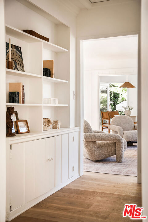 2300 Pisani Place, Venice CA: https://media.crmls.org/mediaz/1917c76b-65e4-4581-88fa-e8bceada4242.jpg