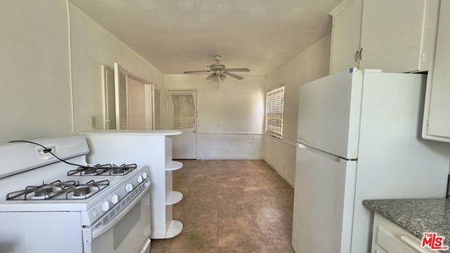 5121 W 20th Street, Los Angeles CA: https://media.crmls.org/mediaz/1917cae9-503f-4f5d-a998-36577ac93cc7.jpg