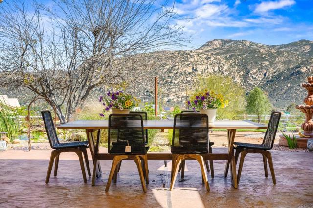 15636 Sage Hill Drive, Ramona CA: https://media.crmls.org/mediaz/1918039a-e7ba-4f95-9af7-e8530ace4899.jpg