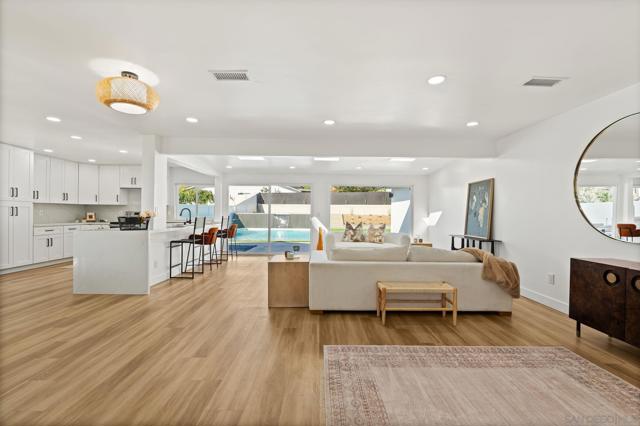 1110 Sea Village Dr, Cardiff by the Sea CA: https://media.crmls.org/mediaz/19182251-c754-46ed-8e74-906688011a7e.jpg