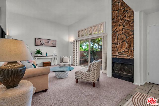 11260 Overland Avenue, Culver City CA: https://media.crmls.org/mediaz/19182f86-be9c-47b0-a4a6-d6575bfdfb78.jpg