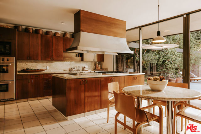 5 Bed Home for Sale in Los Angeles, California