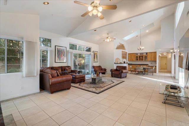 Detail Gallery Image 10 of 34 For 4546 Conrad Dr, La Mesa,  CA 91941 - 4 Beds | 3 Baths