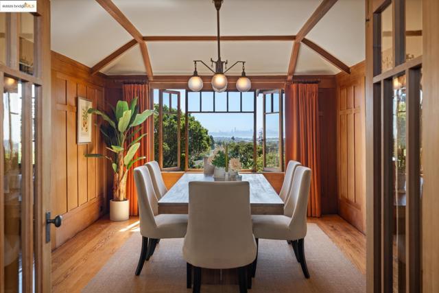 636 Vincente Ave, Berkeley CA: https://media.crmls.org/mediaz/191a6fcf-30ce-4692-84eb-093550676fdd.jpg