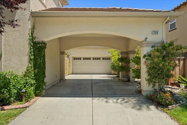 2316 Club Drive, Gilroy CA: https://media.crmls.org/mediaz/191b2472-da3b-4cb1-8433-13abf8a1b954.jpg