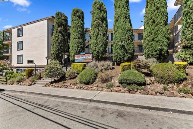 1743 Carmel Dr, Walnut Creek CA: https://media.crmls.org/mediaz/191bb8b4-5cda-48bb-9735-6e51f752010c.jpg