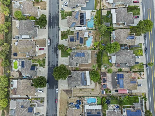39493 Diego dr, Temecula CA: https://media.crmls.org/mediaz/191c0123-b7a6-4a9f-b20b-fda32bf9ed57.jpg