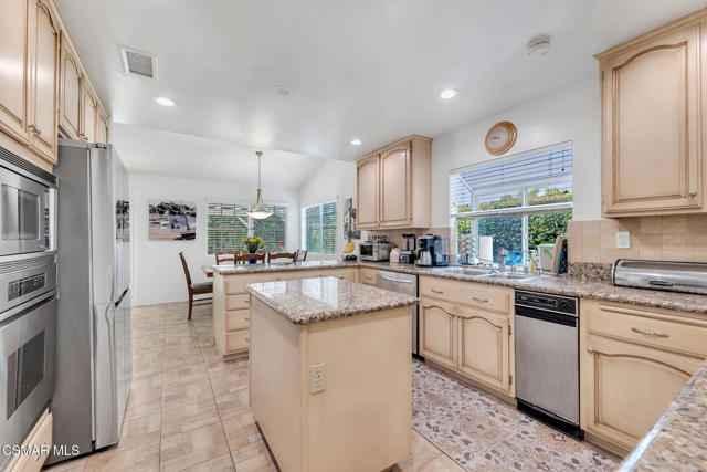 5050 Golden Nugget Way, Oak Park CA: https://media.crmls.org/mediaz/191c551a-587d-454e-a7c1-fe219369c0d7.jpg