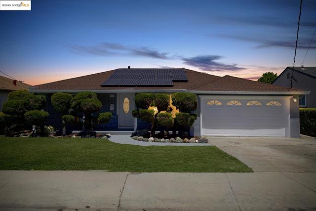 1651 Via Sarita, San Lorenzo CA: https://media.crmls.org/mediaz/191c97d3-2330-409a-8ecd-8013a23c0d6f.jpg