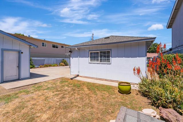 130 Cypress Street, Redwood City CA: https://media.crmls.org/mediaz/191cba59-df6a-4628-a3c0-29dd202941aa.jpg