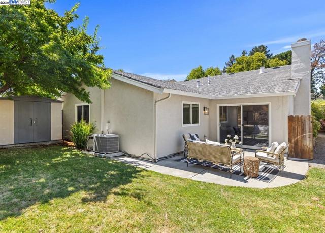 2485 Talavera Dr, San Ramon CA: https://media.crmls.org/mediaz/191d31d8-6113-41ff-a91c-cfa2125e9860.jpg