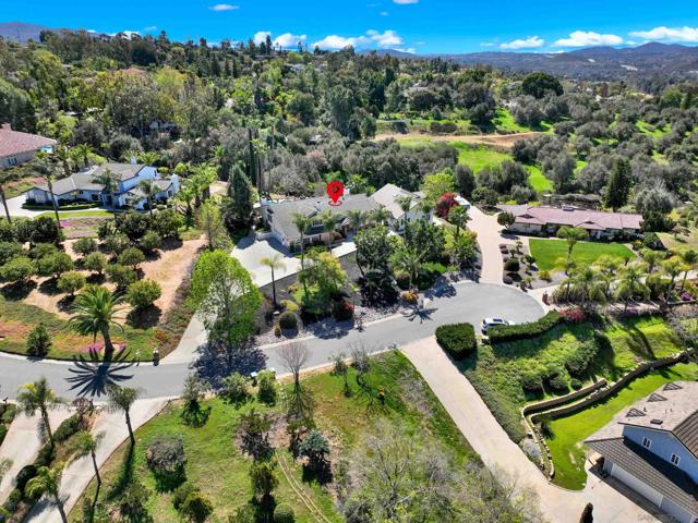 1033 1035 Summit Trl, Escondido CA: https://media.crmls.org/mediaz/191de594-d6b5-4387-85ad-5102eff8f96a.jpg