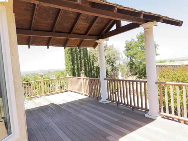Master Bed - Terrace