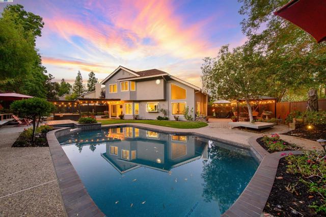 3338 Marsh Hawk Court, Pleasanton CA: https://media.crmls.org/mediaz/191e338b-48ab-462f-9659-85ebfdae0dc7.jpg