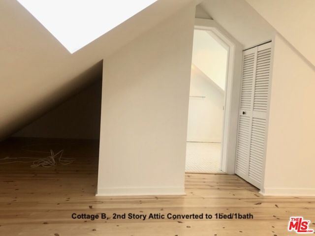 421 Grand Boulevard, Venice CA: https://media.crmls.org/mediaz/191e47e0-4e8c-41ee-a3ee-ebeb3f2e3bd9.jpg
