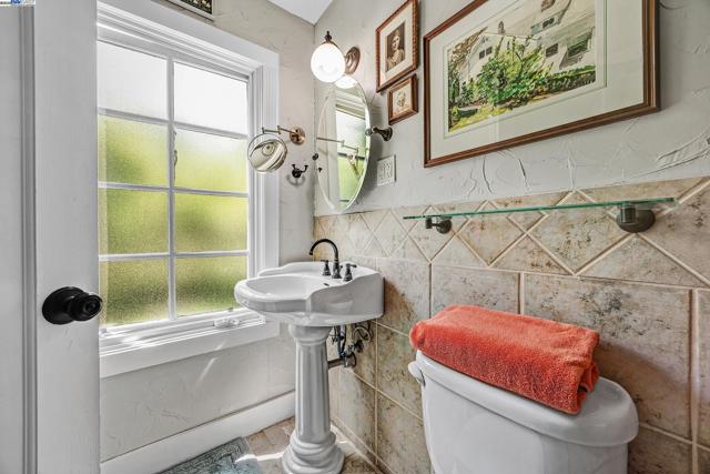 203 Roberta Ave, Pleasant Hill CA: https://media.crmls.org/mediaz/191e5559-2aa7-44cb-8440-e9dc2f98cd89.jpg