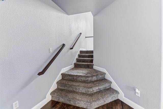 5512 Sagehen Ct, Loomis CA: https://media.crmls.org/mediaz/191f9740-e0b1-42e3-ad03-8aa343e4d365.jpg