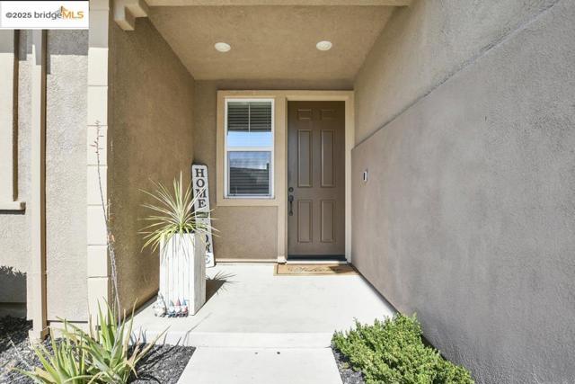 497 Tintori Ct, Brentwood CA: https://media.crmls.org/mediaz/19203e4c-237f-406e-866e-c84ac05155f4.jpg